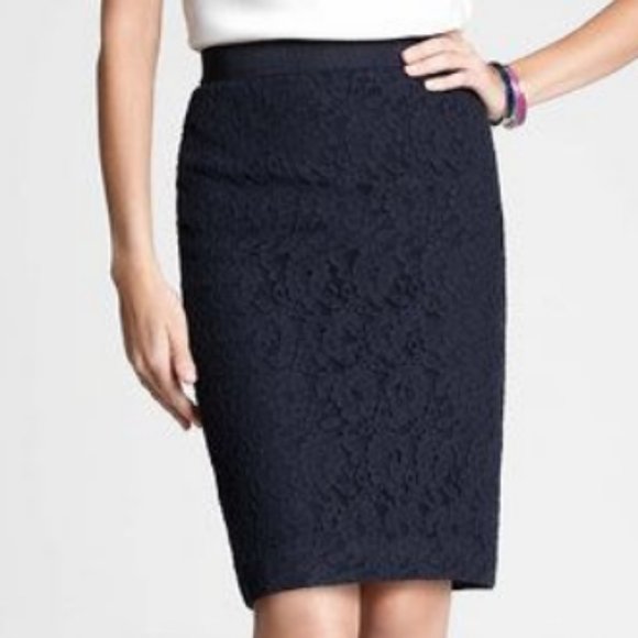 ANN TAYLOR PETITES LACE PENCIL SKIRT - SIZE 10P - Picture 1 of 5